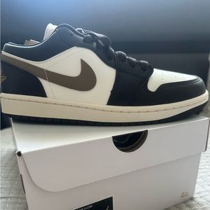 Nike Womens AJ 1 Low